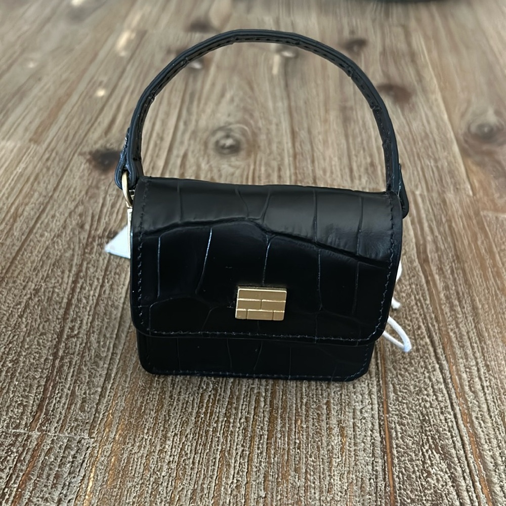 Frame Noir Croc AirPod Case